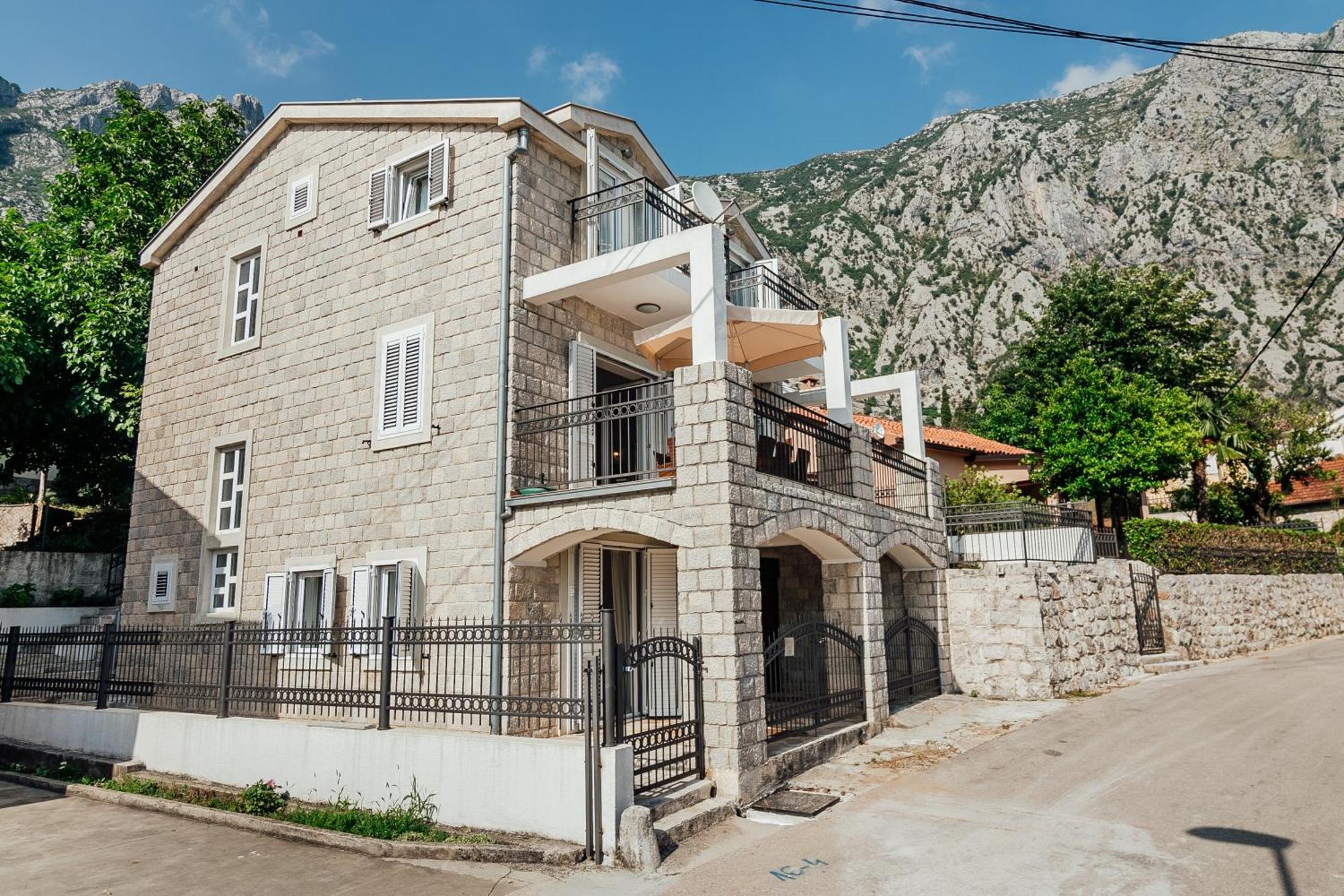 Holiday Home Amanda Hollick Kotor Eksteriør bilde