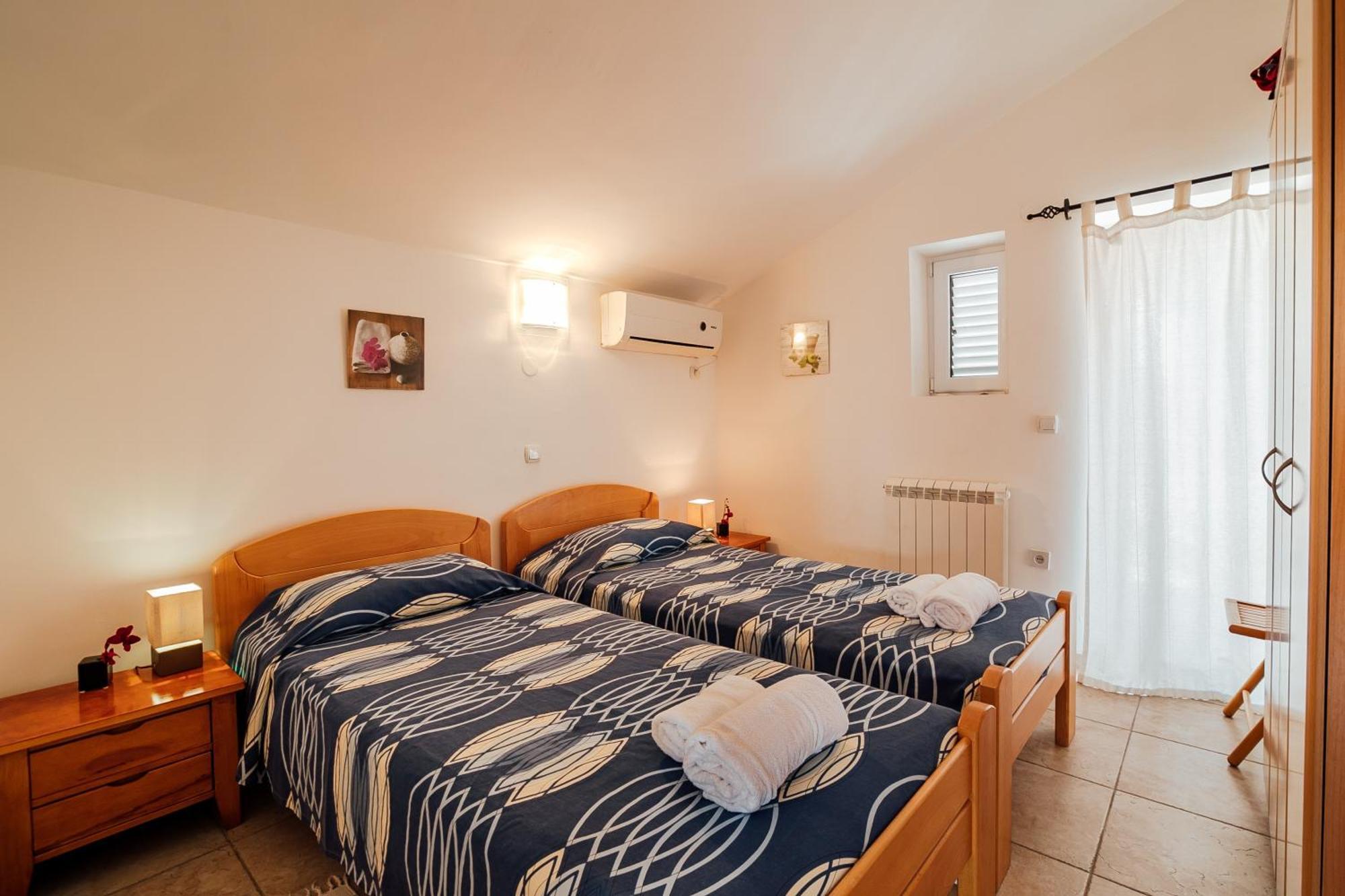 Holiday Home Amanda Hollick Kotor Eksteriør bilde