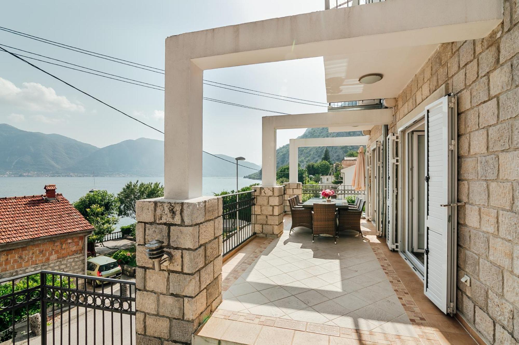 Holiday Home Amanda Hollick Kotor Eksteriør bilde